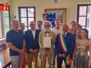 La consegna della cittadinanza (Ph J.Dem.A.) La consegna della cittadinanza (Ph J.Dem.A.)