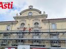 Inizia la scopertura del cantiere del Municipio: la cerimonia di segnatura Palio torna alla balconata di piazza San Secondo