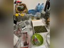 La droga e il materiale per il confezionamento posto sotto sequestro La droga e il materiale per il confezionamento posto sotto sequestro