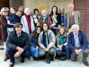 Nell'immagine il sindaco Macchia con gli eredi, dopo lo scoprimento della targa Nell'immagine il sindaco Macchia con gli eredi, dopo lo scoprimento della targa