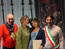 La neo dottoressa con i genitori e con il sindaco di Montechiaro