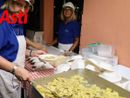 Un volontario di una pro loco, impegnato in occasione del recente Festival delle Sagre (ph. Merfephoto - Efrem Zanchettin)