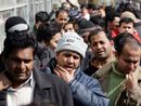 Migranti in fila per il permesso di soggiorno