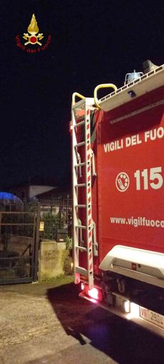 A fuoco una legnaia a Buttigliera, accorsi sul posto diversi mezzi dei Vigili del Fuoco A fuoco una legnaia a Buttigliera, accorsi sul posto diversi mezzi dei Vigili del Fuoco