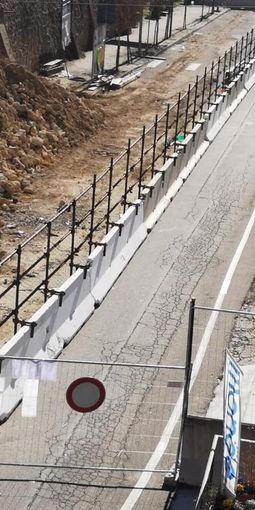 Moncalvo, iniziato lo spostamento della barriera in corso XXV Aprile