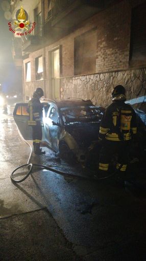 Ancora incendi auto e cassonetti nella notte ad Asti