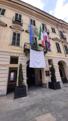 Nel tragico anniversario della strage di Capaci, anche San Damiano espone il drappo bianco in Comune