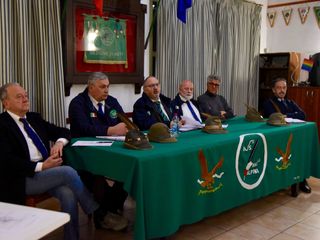 Il Consiglio di presidenza della sezione ANA di Asti con (da sinistra): il tesoriere Sandro Gavello, il vice presidente vicario Massimo Lavagnino, il presidente Fabrizio Pighin, il vice presidente Ugo Fassone, il vice presidente Silvano Satriano ed il tesoriere Francesco Marzo
