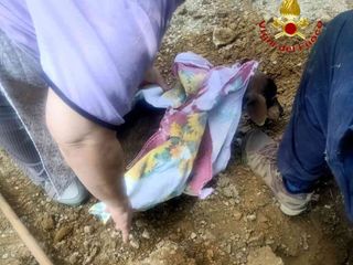Alcune immagini relative il salvataggio della cagnolina