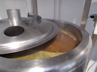 Alessandro e il suo microbirrificio artigianale a Canelli