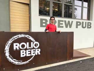 Alessandro e il suo microbirrificio artigianale a Canelli
