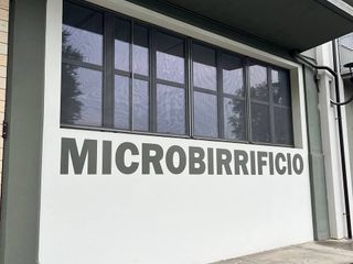 Alessandro e il suo microbirrificio artigianale a Canelli