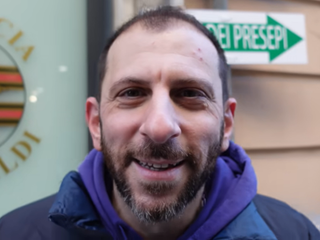 Altri fermoimmagine tratti dal video