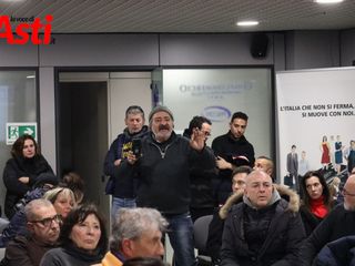 La riunione nella sede di Confcommercio (Merphefoto)
