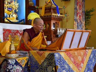 Altre immagini ritraenti il Maestro Gyuto Khensur Rinpoche Thupten Tenzin