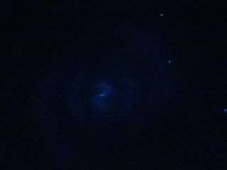 Due immagini della spirale luminosa comparsa nei cieli