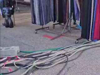 Fermo immagine tratto da uno dei filmati pubblicati nei gruppi WhatsApp degli ambulanti Fermo immagine tratto da uno dei filmati pubblicati nei gruppi WhatsApp degli ambulanti