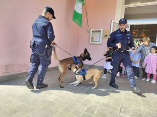 Alcune immagini della 'lezione' tenuta dagli operatori astigiani