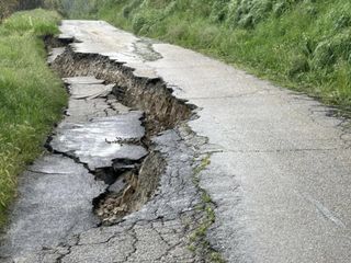 Immagini relative i danni da maltempo sulle strade provinciali