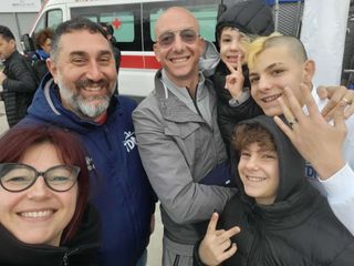 Il giovane atleta con la famiglia e con il coach Pino Palumbo