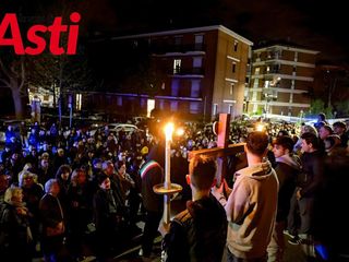 Ricca galleria fotografica della Via Crucis a cura di Merfephoto - Efrem Zanchettin Ricca galleria fotografica della Via Crucis a cura di Merfephoto - Efrem Zanchettin