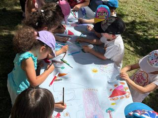 Immagini di alcuni momenti del pomeriggio di giochi e divertimento Immagini di alcuni momenti del pomeriggio di giochi e divertimento