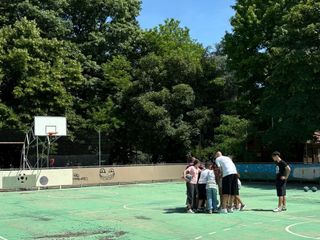 Immagini di alcuni momenti del pomeriggio di giochi e divertimento Immagini di alcuni momenti del pomeriggio di giochi e divertimento