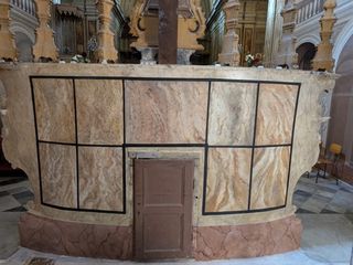 Altare principale dopo il restauro