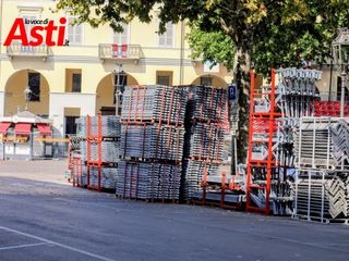 I primi allestimenti per il Palio 2025 (Merphefoto)