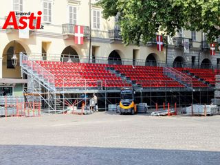 I primi allestimenti per il Palio 2025 (Merphefoto)