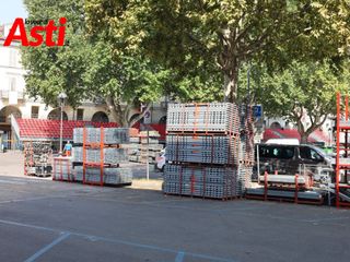 I primi allestimenti per il Palio 2025 (Merphefoto)