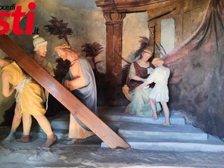 Alcune delle installazioni artistiche ospitate nelle varie cappelle