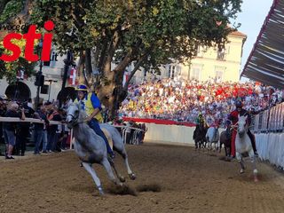 Tittia ritratto nel corso della finale trionfale