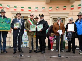 (credit Silvio Raviola): La consegna dei riconoscimenti sul palco a Tonco