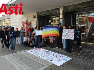 Manifestanti in stazione - Ph. Merfephoto