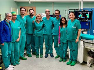 Il primario ritratto con il suo staff