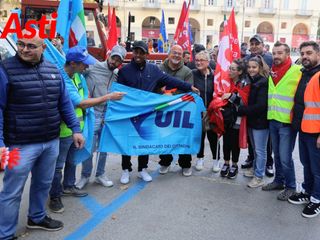 Le immagini del presidio (Merphefoto) Le immagini del presidio (Merphefoto)