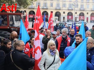 Le immagini del presidio (Merphefoto) Le immagini del presidio (Merphefoto)