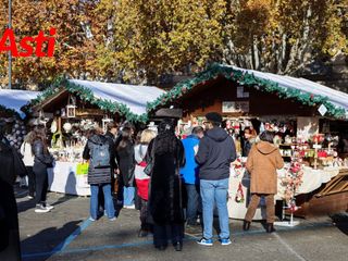 Le immagini del magico Paese di Natale affollato di visitatori (Merfephoto)