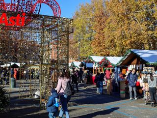 Le immagini del magico Paese di Natale affollato di visitatori (Merfephoto)