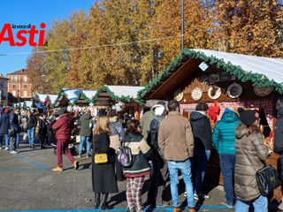 Le immagini del magico Paese di Natale affollato di visitatori (Merfephoto)