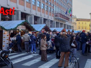 Le immagini del magico Paese di Natale affollato di visitatori (Merfephoto)