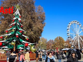 Le immagini del magico Paese di Natale affollato di visitatori (Merfephoto)