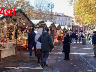 Le immagini del magico Paese di Natale affollato di visitatori (Merfephoto)
