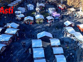 Le immagini del magico Paese di Natale affollato di visitatori (Merfephoto)