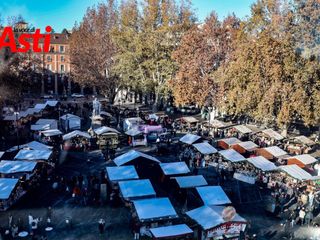 Le immagini del magico Paese di Natale affollato di visitatori (Merfephoto)