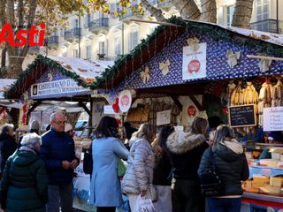 Le immagini del magico Paese di Natale affollato di visitatori (Merfephoto)