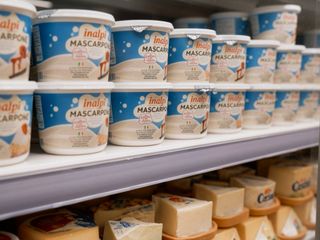 Due frame tratti dagli spot Inalpi Due frame tratti dagli spot Inalpi