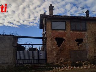 Le immagini dello stabile dopo l'esplosione (Ph Massaro) Le immagini dello stabile dopo l'esplosione (Ph Massaro)