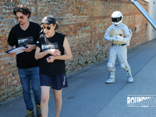Una scena delle riprese (Ph. Roundwood studios - Tutti i diritti riservati) Una scena delle riprese (Ph. Roundwood studios - Tutti i diritti riservati)